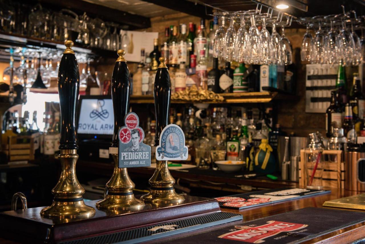 The Royal Arms Hotel Sutton Cheney Екстериор снимка