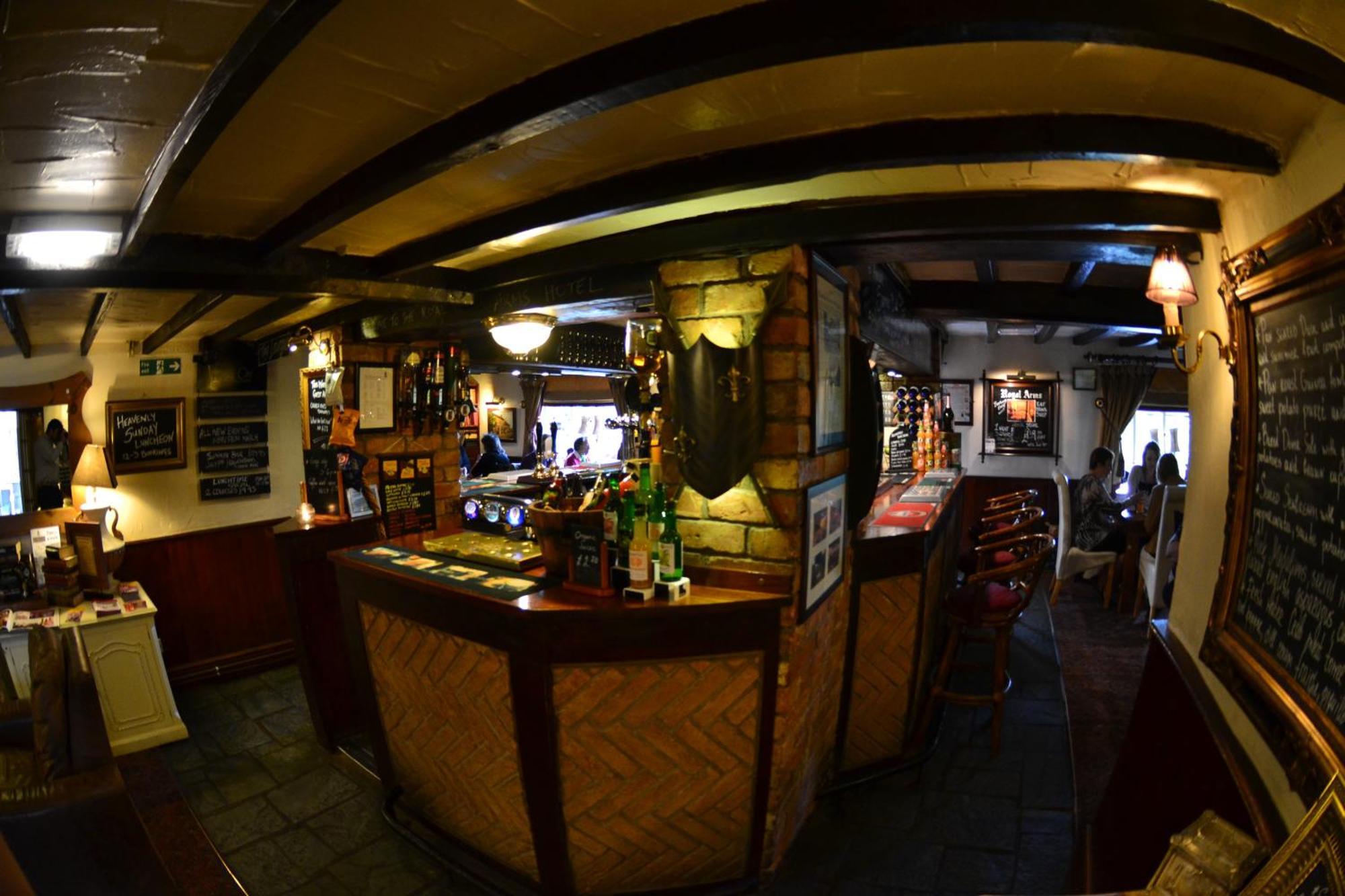 The Royal Arms Hotel Sutton Cheney Екстериор снимка