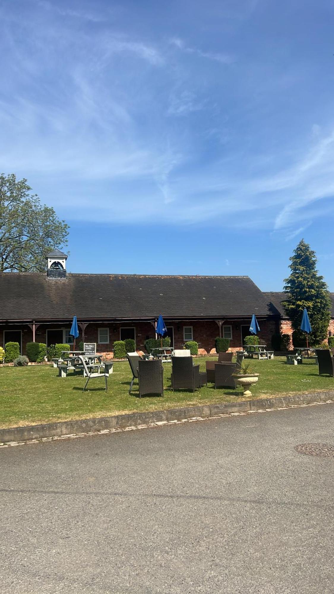 The Royal Arms Hotel Sutton Cheney Екстериор снимка