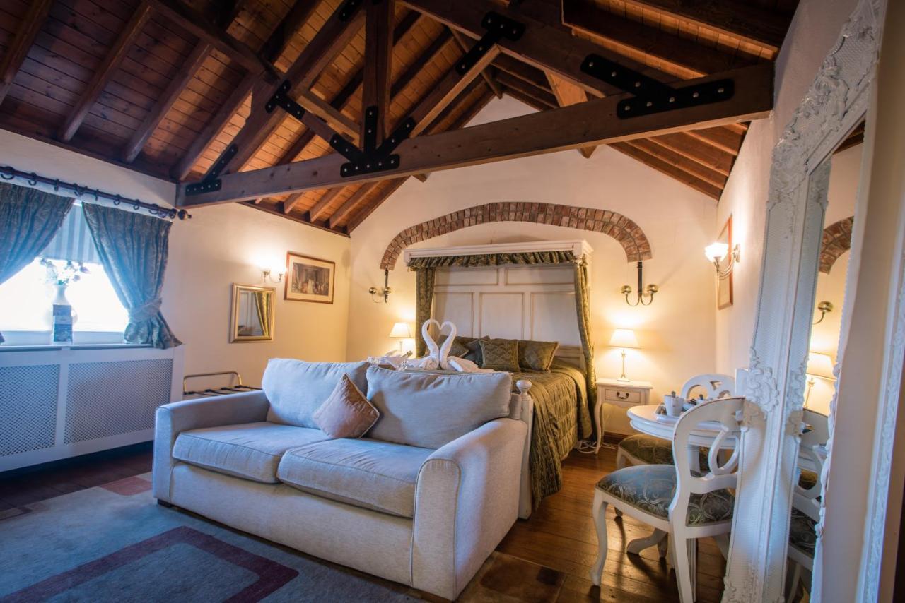 The Royal Arms Hotel Sutton Cheney Екстериор снимка