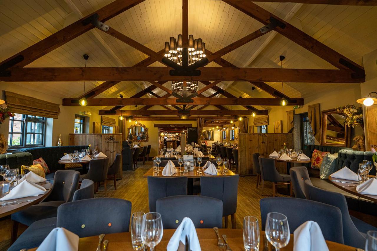 The Royal Arms Hotel Sutton Cheney Екстериор снимка