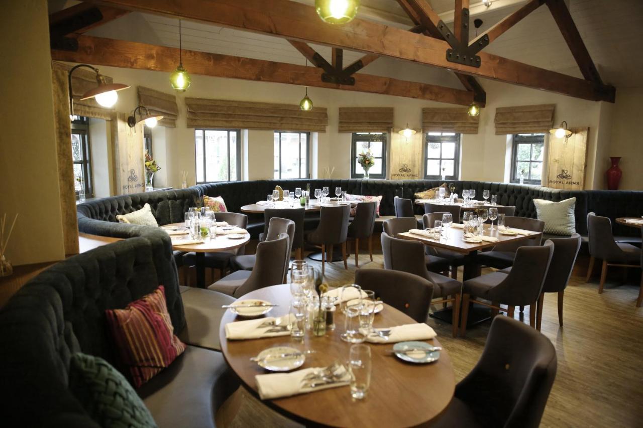 The Royal Arms Hotel Sutton Cheney Екстериор снимка