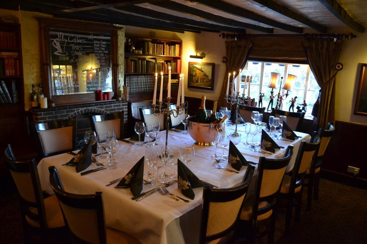 The Royal Arms Hotel Sutton Cheney Екстериор снимка