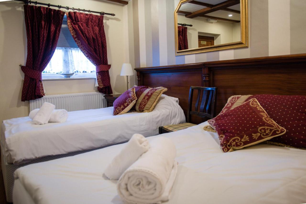 The Royal Arms Hotel Sutton Cheney Екстериор снимка