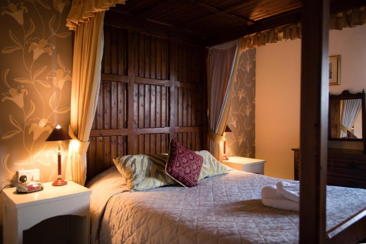 The Royal Arms Hotel Sutton Cheney Екстериор снимка