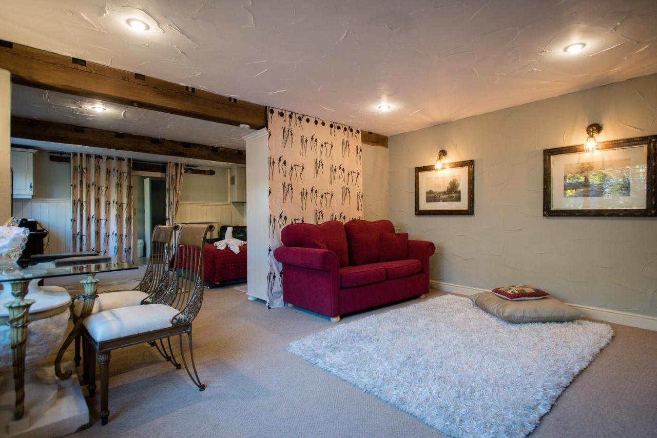 The Royal Arms Hotel Sutton Cheney Екстериор снимка