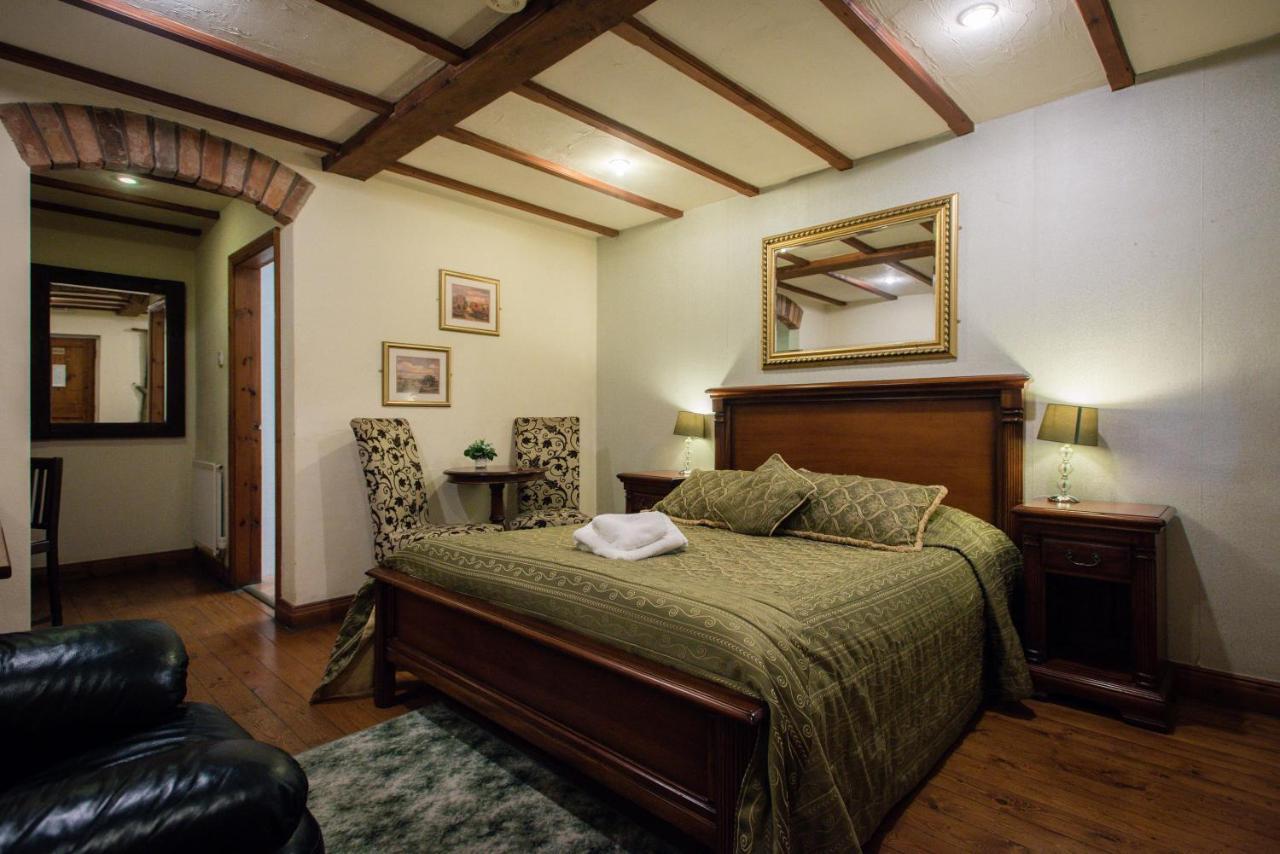 The Royal Arms Hotel Sutton Cheney Екстериор снимка