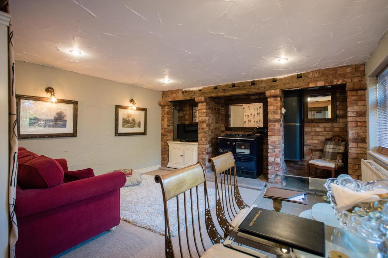 The Royal Arms Hotel Sutton Cheney Екстериор снимка