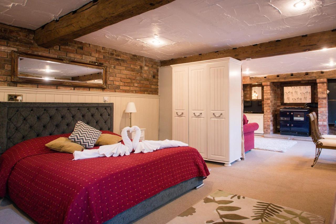 The Royal Arms Hotel Sutton Cheney Екстериор снимка